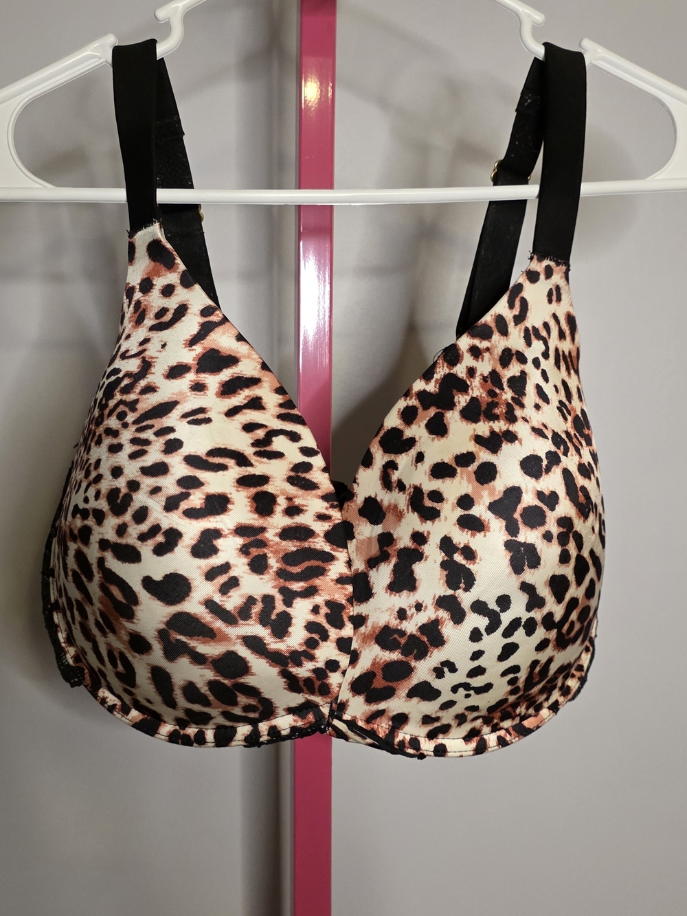 Joyspun Leopard Print T-Shirt Bra with Black Straps sz 40DDD